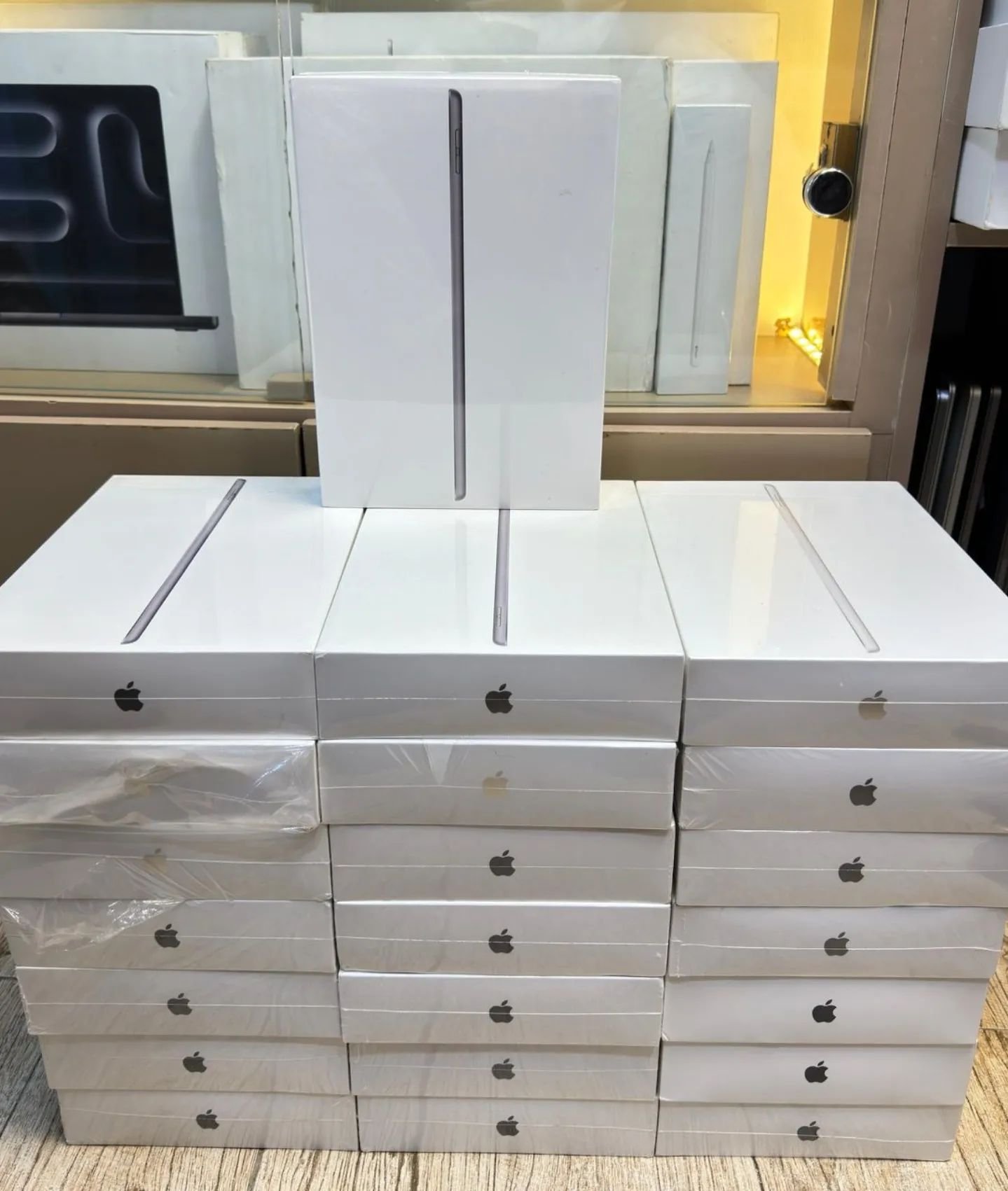 Large Pallets (120+ units) Ipad pro pallet
